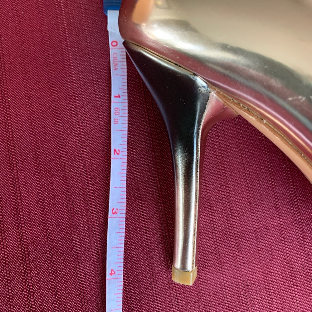 Stuart Weitzman Women's Rose Gold Leather Pumps - Picture 12 of 16